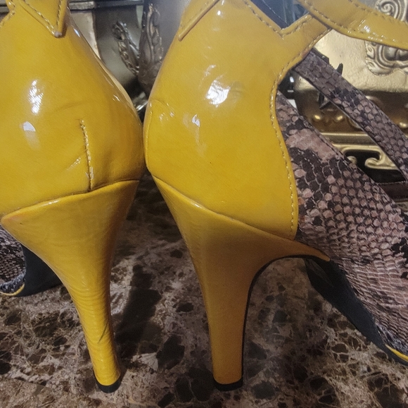 Heels - Picture 4 of 4